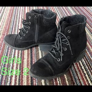 Girls Size 2 Black faux suede lace-up ankle boots w/trim & zipper on inner side